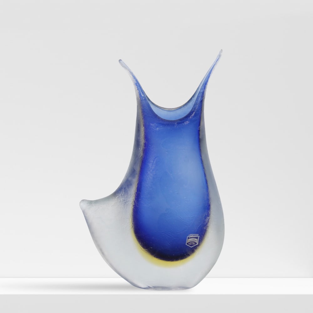 Gino Cenedese Murano, 20th century h. 27cm: Submerged glass vase in shades of blue and amber, signature at the base, with label.