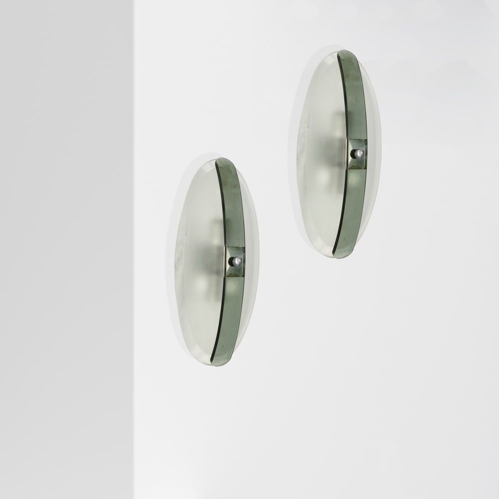 Italian manufacture 20th century h. 17cm: Pair of glass and chromed metal wall lamps.