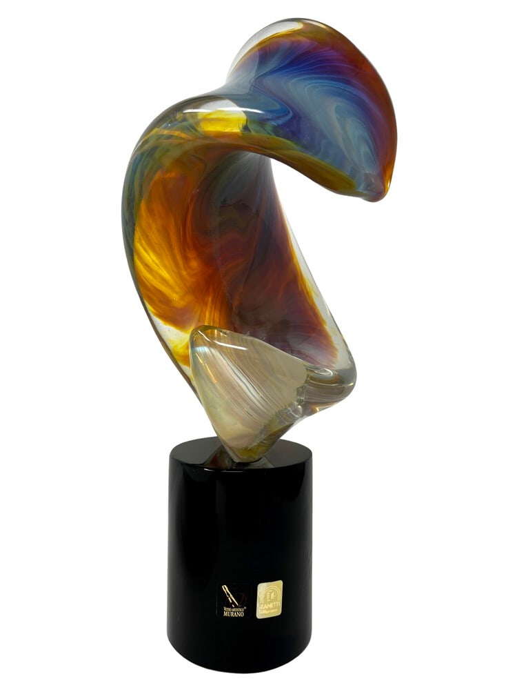 Curl Calcedonia Sculpture by Murano’s Oscar Zanetti: Beautiful Curl Sculpture by Oscar Zanetti, one of Murano's top Glass Masters. Made with the calcedonia coloring that comes alive under light. Signed by Zanetti. A lovely accent piece in any room. 