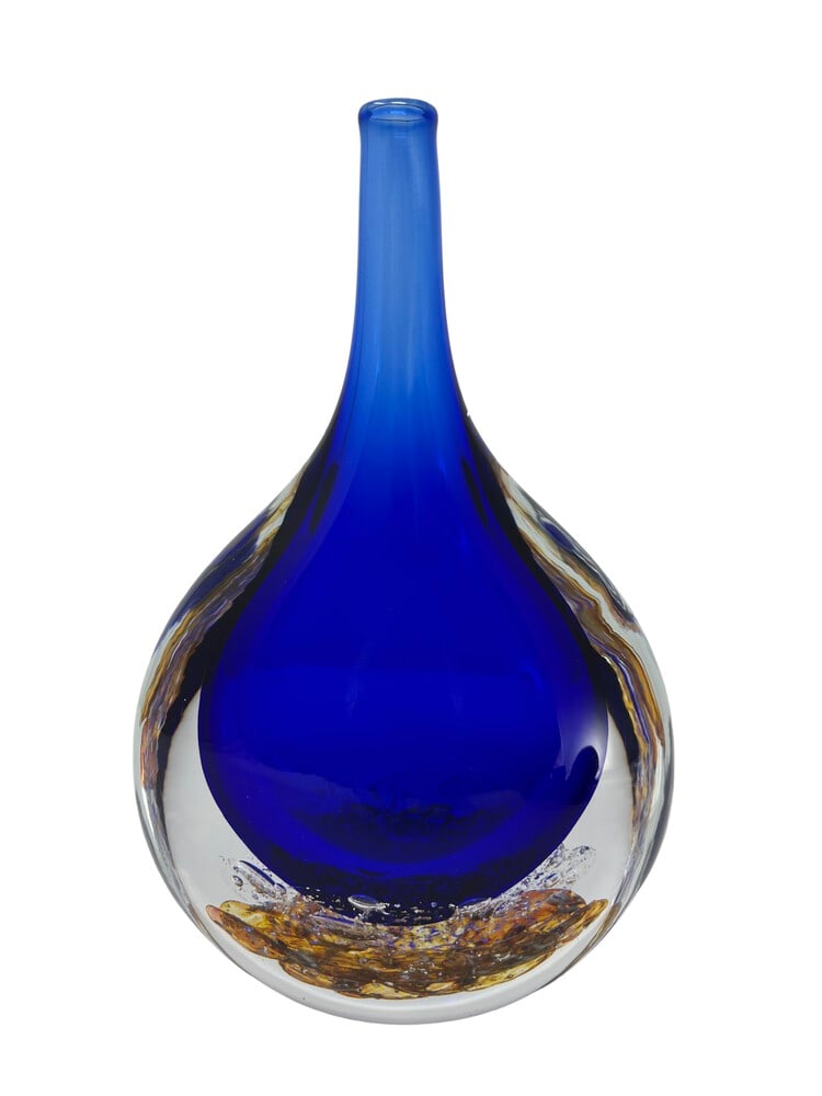 Augusta Limited Edition Vase by Seguso Viro of Murano: Add a touch of elegance to your home decor with this breathtaking vase crafted by the renowned Glass Masters of Seguso Viro. The Seguso's are now in their 22nd generation of Glass Blowing. Their famil