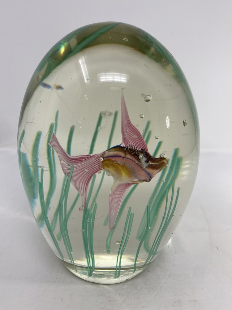 Fratelli Toso Vintage Murano Glass Aquarium Paperweight: Cute vintage Murano Glass Aquarium. Beautifully made fish with great coloring. Measures 6.5" high.