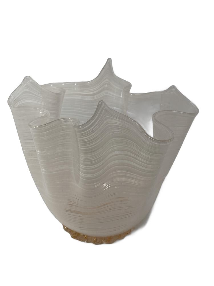 Vintage Handkerchief Murano Glass Bowl: This cute Fazzoletto Handkerchief Murano Glass bowl is in very good condition and would be a nice decorative piece, or a great addition to any collection. 6.5" x 6.5"