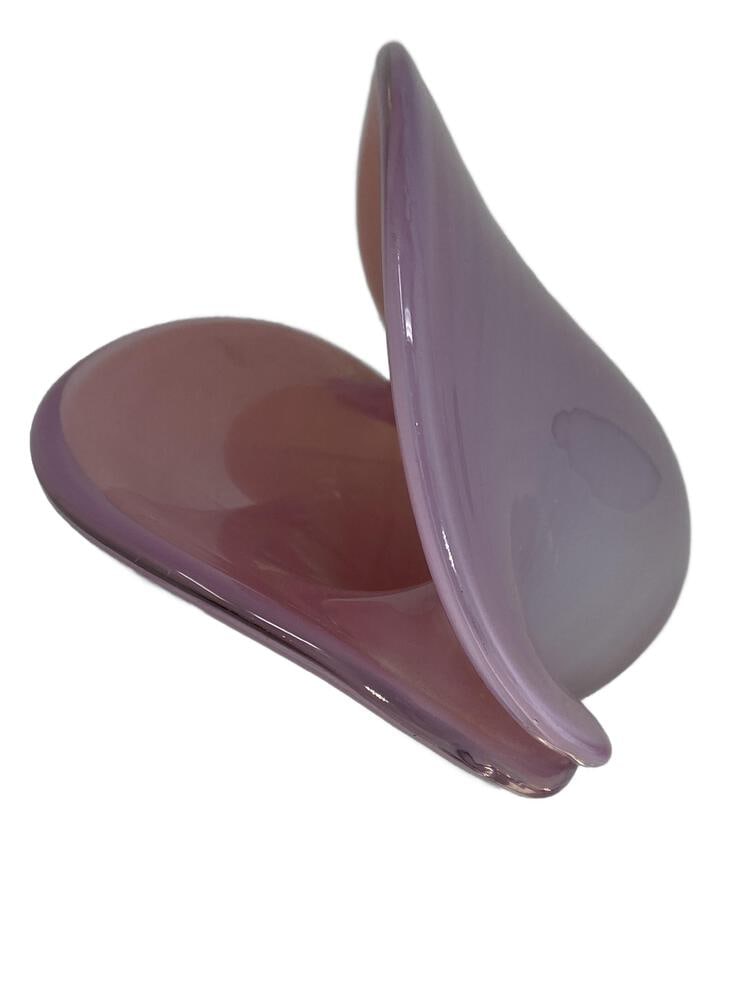 Vintage Clamshell Murano Glass: Nice pink Clamshell decorative piece made in Murano, Italy. Vintage. Measures 7.5" across.