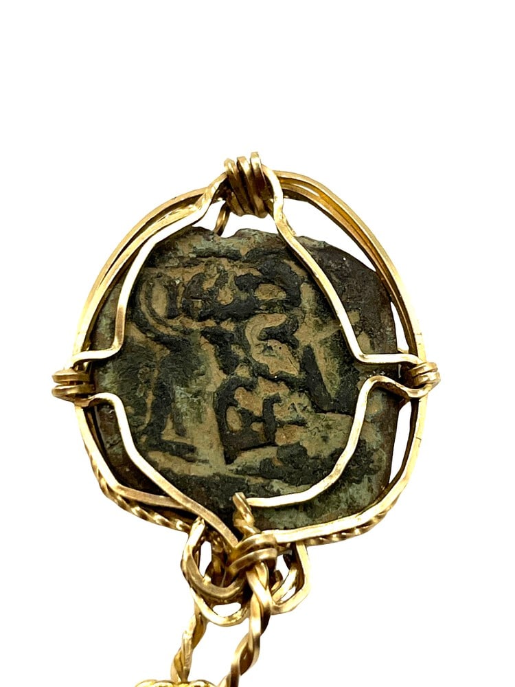 Spanish Shipwreck Coin 8 Reale Dated 1652: Rare Dated Spanish Shipwreck Coin Pendant-A Piece of HistoryOwn a piece of ancient history with this authentic bronze coin, expertly transformed into a stunning pendant. (#418) Features:Genuine ancien