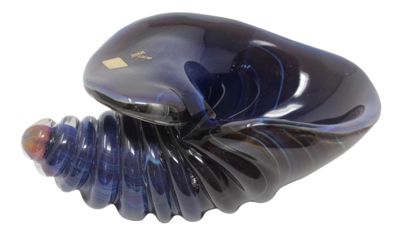 Murano Glass Seashell by Oscar Zanetti: This amazing seashell was handcrafted by Glass Master Oscar Zanetti, using the calcedonia coloring he is famous for. A wonderful accent piece for any room! Measures 14" wide.