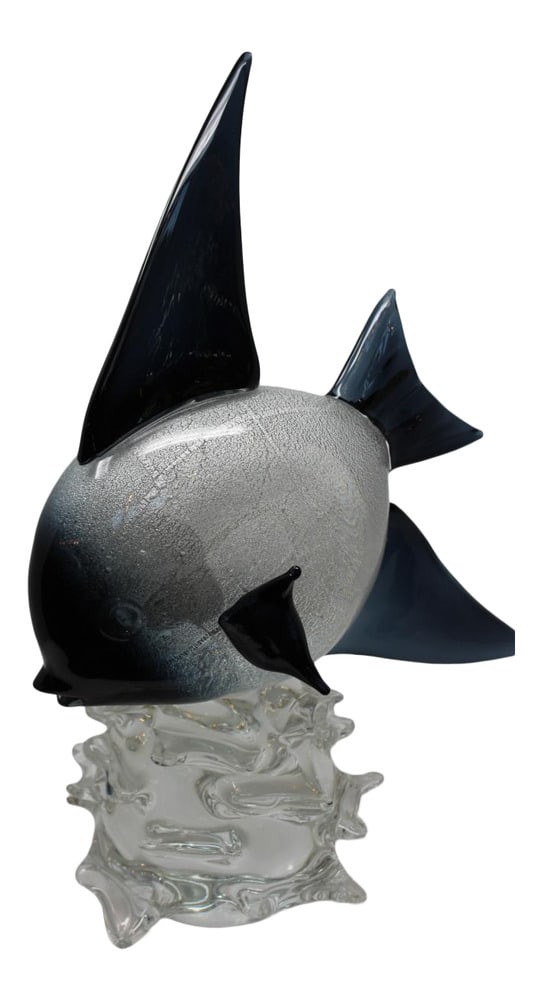 Giant Murano Glass Fish by Oscar Zanetti: Oscar Zanetti is one of Murano's greatest Glass Masters. This beautiful Giant Fish makes a lovely decorative piece. It is very large and a prime example of his exquisite work. Made using the Northern 
