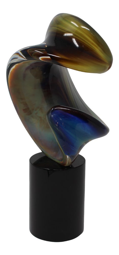 Curl Calcedonia Sculpture by Murano’s Oscar Zanetti: Beautiful Curl Sculpture by Oscar Zanetti, one of Murano's top Glass Masters. Made with the calcedonia coloring that comes alive under light. Signed by Zanetti. A lovely accent piece in any room.