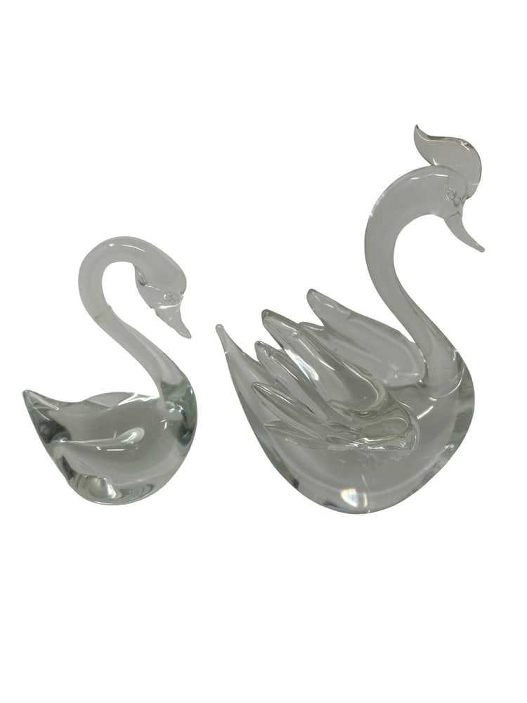 Vintage Murano Glass Swans Seguso: This nice pair of Murano Glass Swans are a lovely decorative piece. The larger swan measures 6" tall and was made by Archimede Seguso, making it a great investment also!