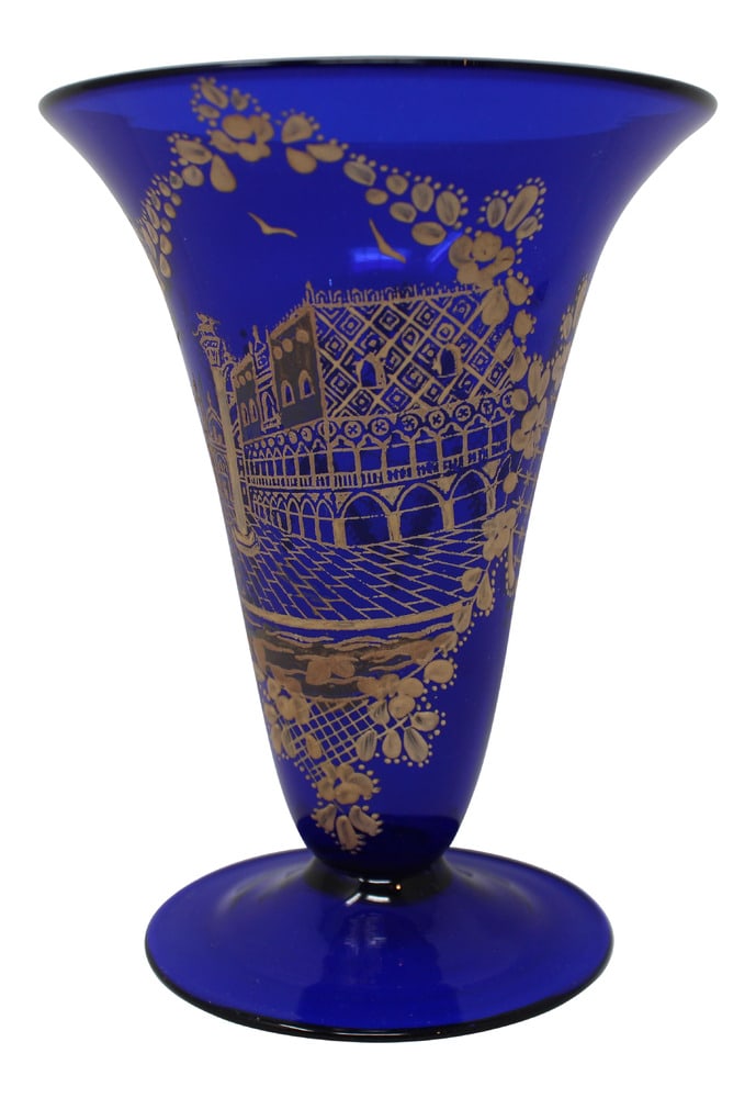 Vintage Souvenir Venice Vase: Very unusual and fun vintage souvenir collectible from Venice, Italy. Features a drawing of Piazza San Marco.