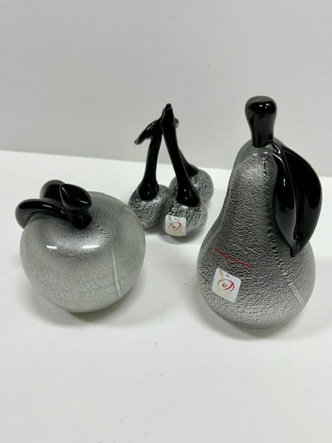 Murano Glass Fruit by Gambaro: Murano Glass Master Gambaro is known for his creation of beautiful objects such as this grouping of fruit. Made with silver foil infused into glass to give it that beautiful coloring. Includes an