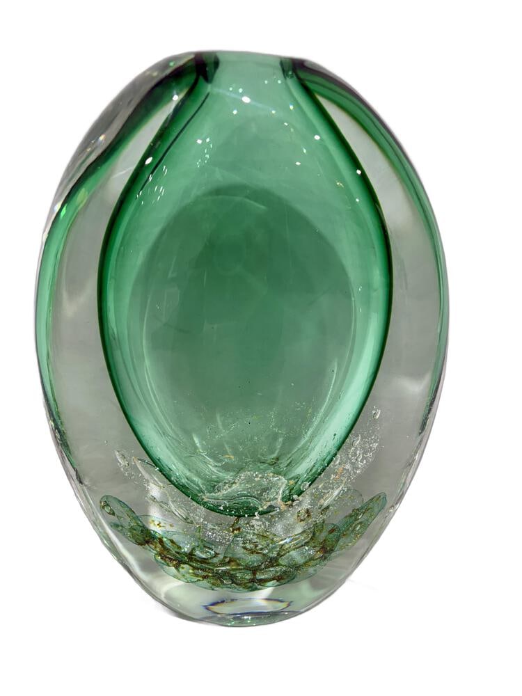 Lovely Seguso Tulle Vase: Incredibly beautiful green vase, signed by Murano Glass masters Seguso. In perfect condition, and ready for any decor. Measures 10.5" tall.