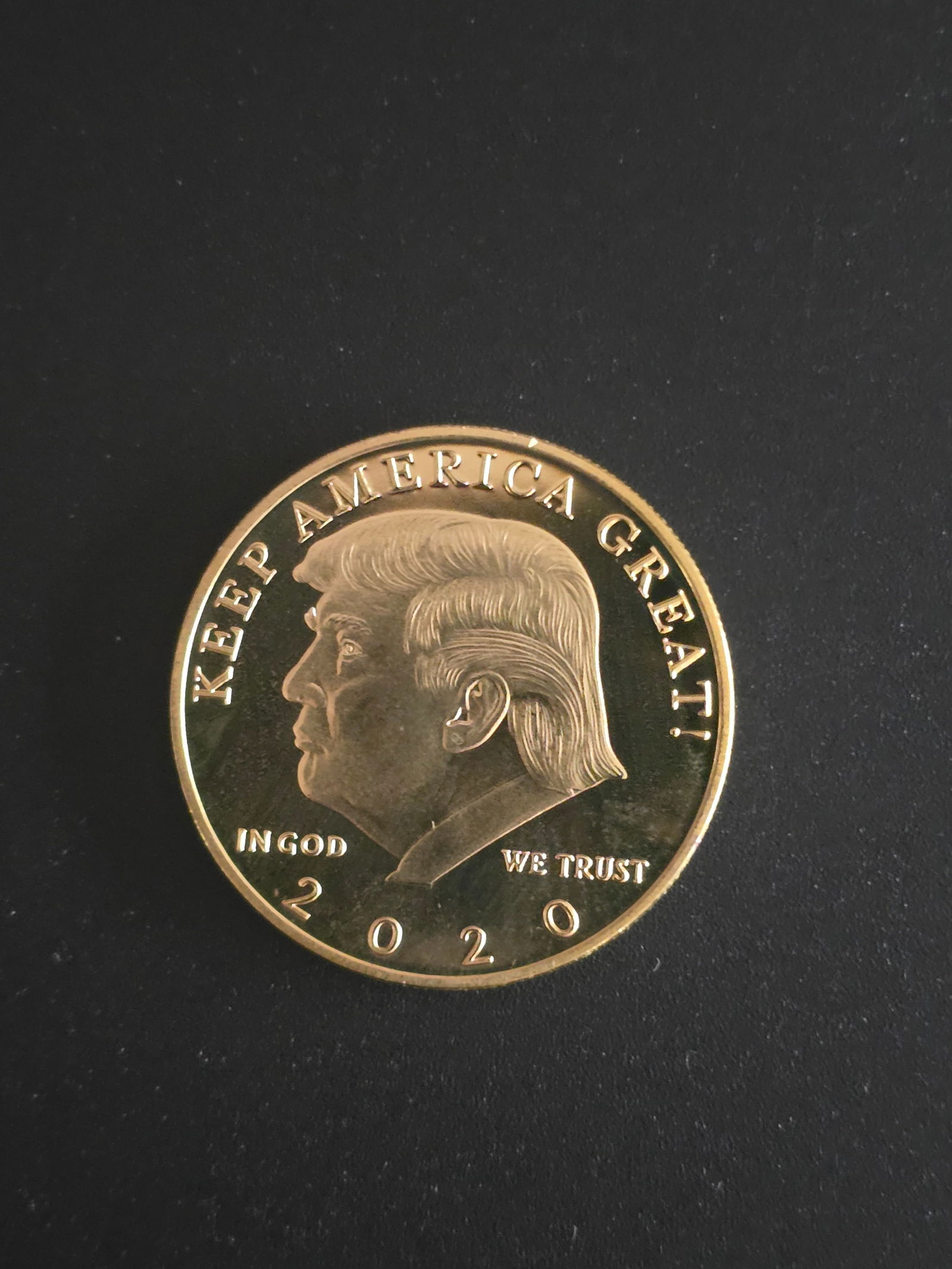 Donald Trump Gold plated Commemorative 2020 coin (1 of 2)