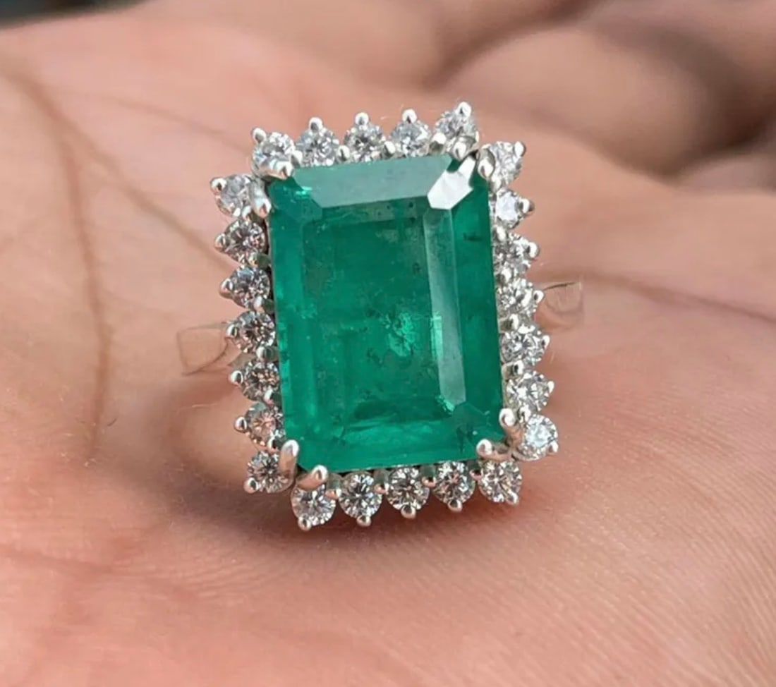 Certified 10 Carat Natural Zambian Green Emerald & Natural Diamond 14kt Solid White Gold Engagement: Certified 10 Carat Natural Zambian Green Emerald - Emerald Cut & Natural Diamond 14kt Solid White Gold Engagement Ring - Side Stones 0.60 ct Natural Diamond VS1 G-H Color Round Cut - Ring Size US 7 -