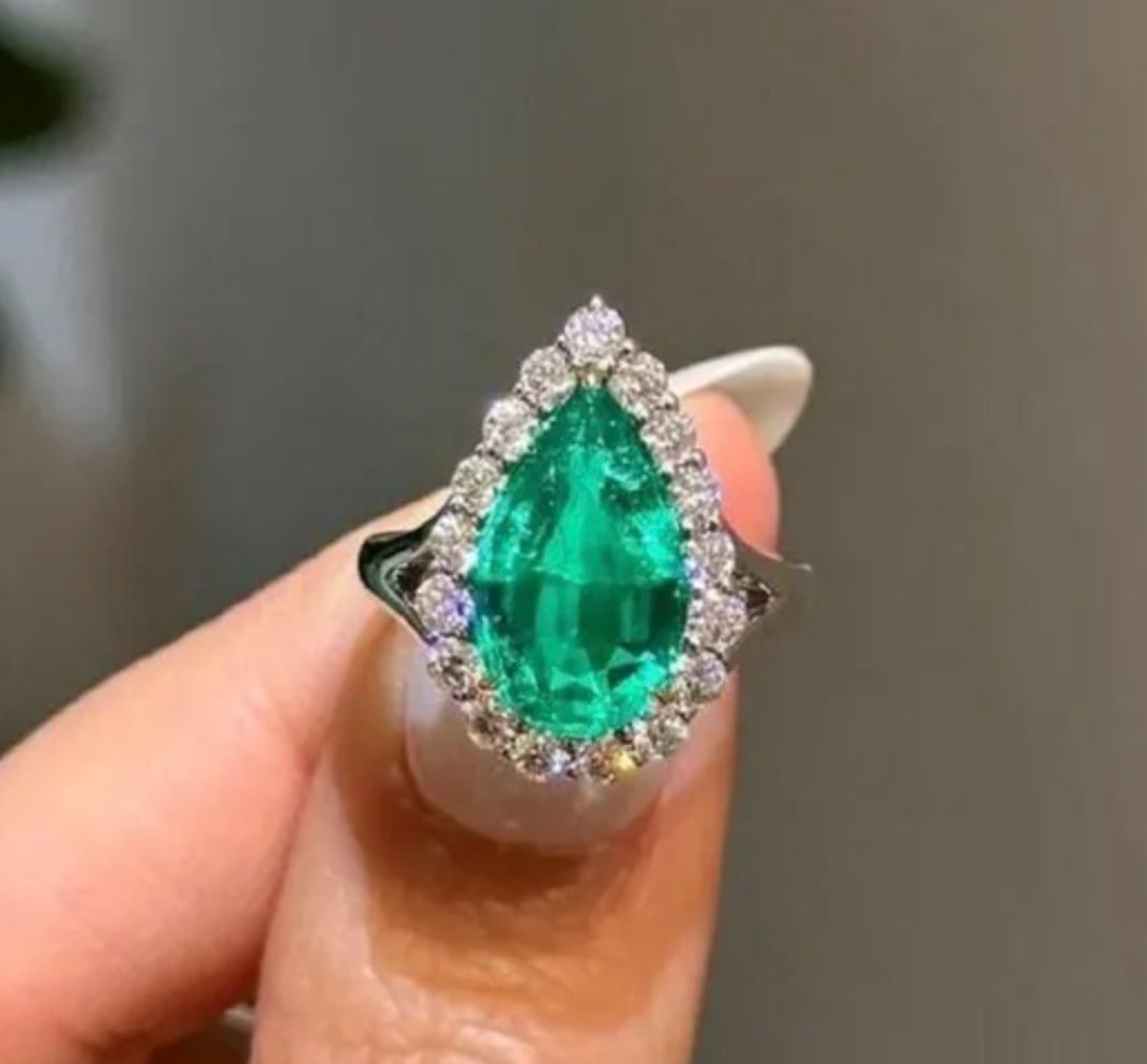 Certified 10 Carat Lab Grown Green Emerald 925 Sterling Silver Engagement Ring (1 of 4)