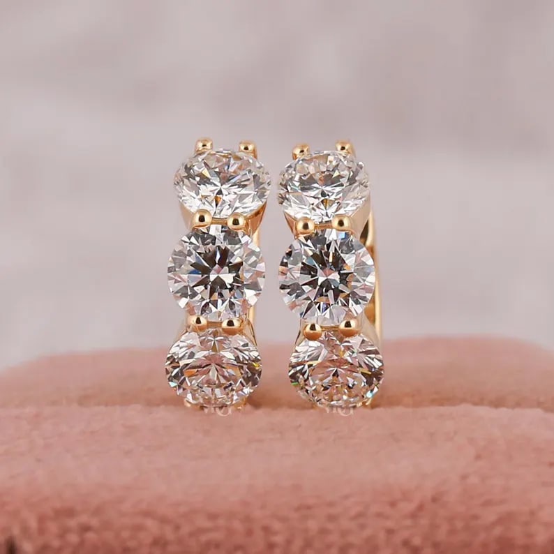 Certified 4.80 Carat Round Cut D VVS1 Lab Grown Diamond Earring 14KT Solid Yellow Gold: Certified 4.80 Carat Round Cut D VVS1 Lab Grown Diamond Earring 14KT Solid Yellow Gold