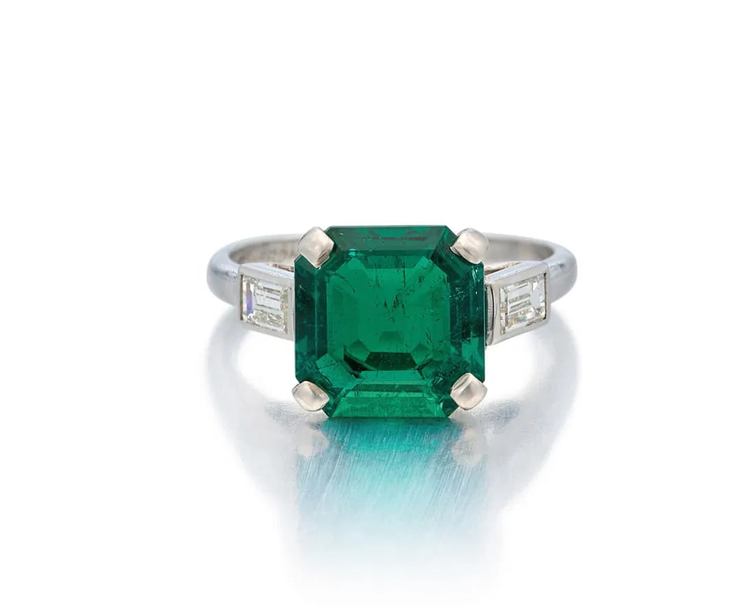 Certified 8.50 Ct.14kt Solid White Lab Grown Green Emerald Engagement ring: Certified 8.5 Ct.14kt Solid White Lab Grown Green Emerald Engagement ring Side Stone Lab Grown Diamonds Fancy VS1 E Color 0.40 Ct Ring Size US 6.5