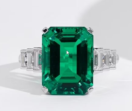 Certified 12 Ct 14kt Solid White Gold Lab Grown Green Emerald -Emerald Cut Engagement ring: Certified 12 Ct 14kt Solid White Gold Lab Grown Green Emerald -Emerald Cut Engagement ring - Side stone Lab Grown Diamonds Fancy Cut VS1 E Color 0.70 Ct Ring Size US 6