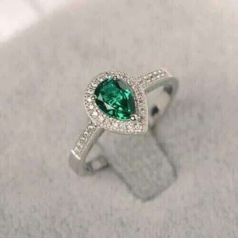 Certified 4 Ct - 14kt Solid White Lab Grown Green Emerald Engagement ring: Certified 4 Ct - 14kt Solid White Lab Grown Green Emerald Engagement ring - -Ring Size US 6 - Side stone Lab Grown Diamonds Round VS1 E Color 0.60 Ct
