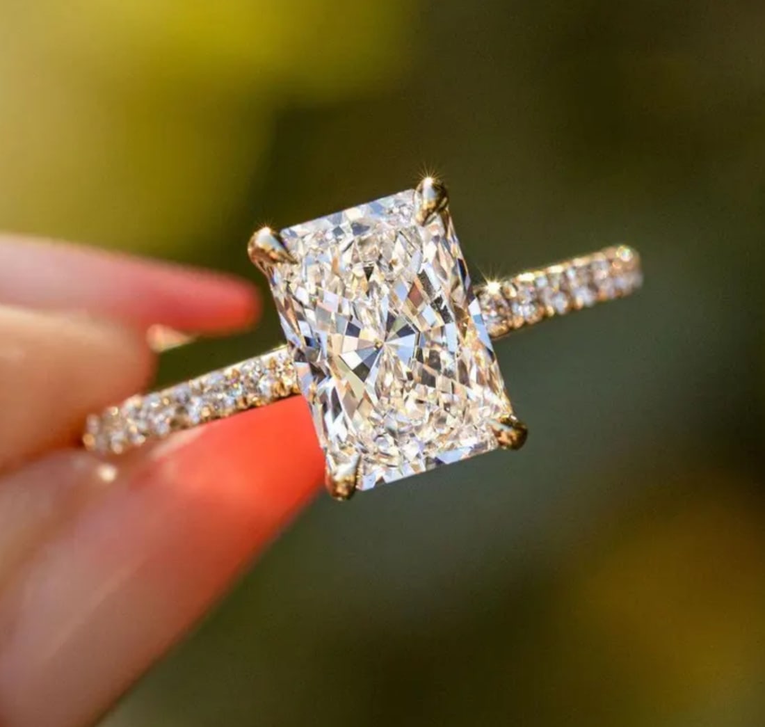 Certified 2.50 Carat Radiant Cut D VVS1 Lab Grown Diamond Engagement Ring 14KT Solid Yellow Gold: Certified 2.50 Carat Radiant Cut D VVS1 Lab Grown Diamond Engagement Ring 14KT Solid Yellow Gold - Ring Size US -6 Side stone 0.40 Ct Lab Grown Diamonds Round VS1 E Color