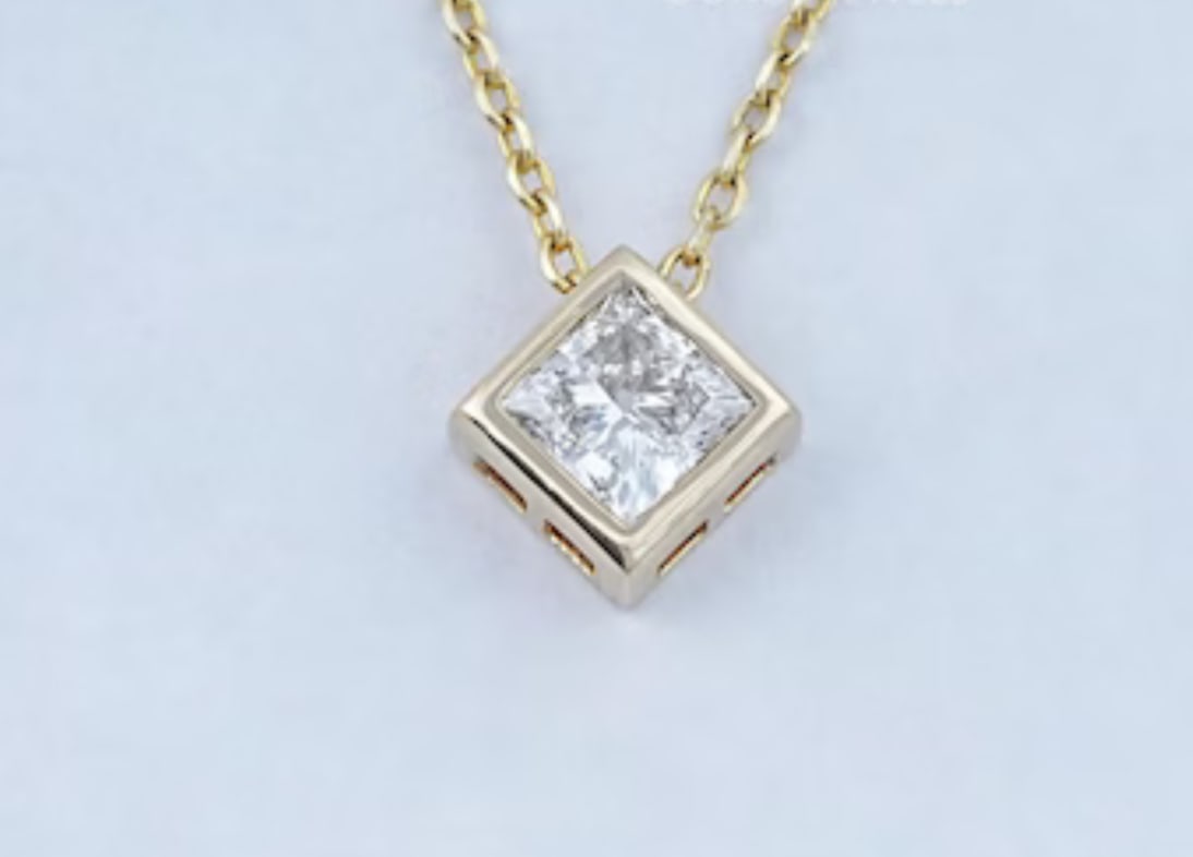 Certified 1.50 Ct - Princess Cut Lab Grown Diamond D VVS1 Pendant 14KT Solid Yellow Gold (1 of 3)