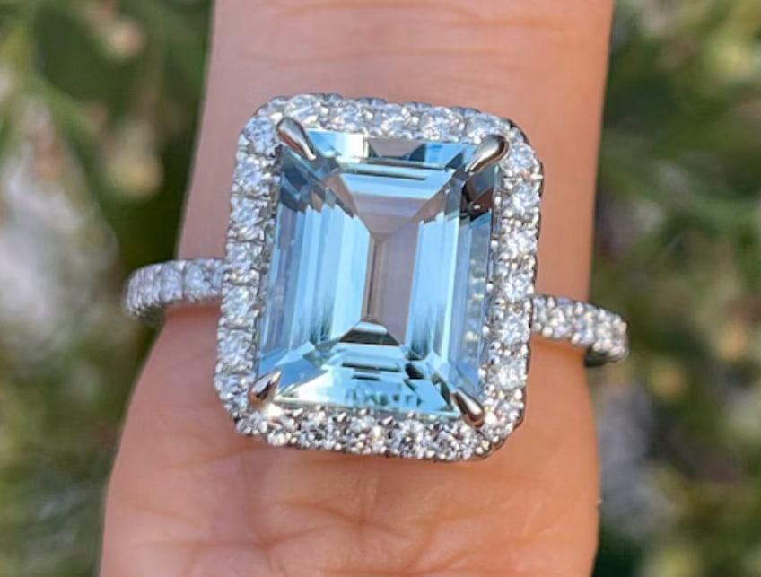 Certified 10 Ct -Emerald Cut Lab Grown Aquamarine & Lab Grown Diamond D VVS1 Engagement Ring 14KT: Certified 10 Ct -Emerald Cut Aquamarine & Lab Grown Diamond D VVS1 Engagement Ring 14KT Solid White Gold - Ring Sze 6 - Side stone 0.55 Ct Lab Grown Diamonds D vs1 - Round Cut