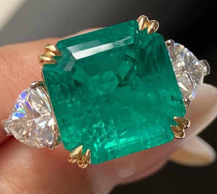 Certified 12.5 Ct - Asscher Cut Lab Grown Green Emearld & Lab Grown Diamond D VVS1 Engagement Ring (1 of 4)