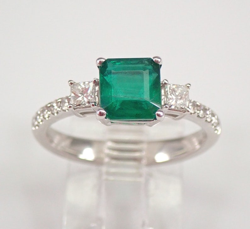 Certified 4 Ct - Asscher Cut Lab Grown Green Emearld & Lab Grown Diamond D VVS1 Engagement Ring (1 of 4)