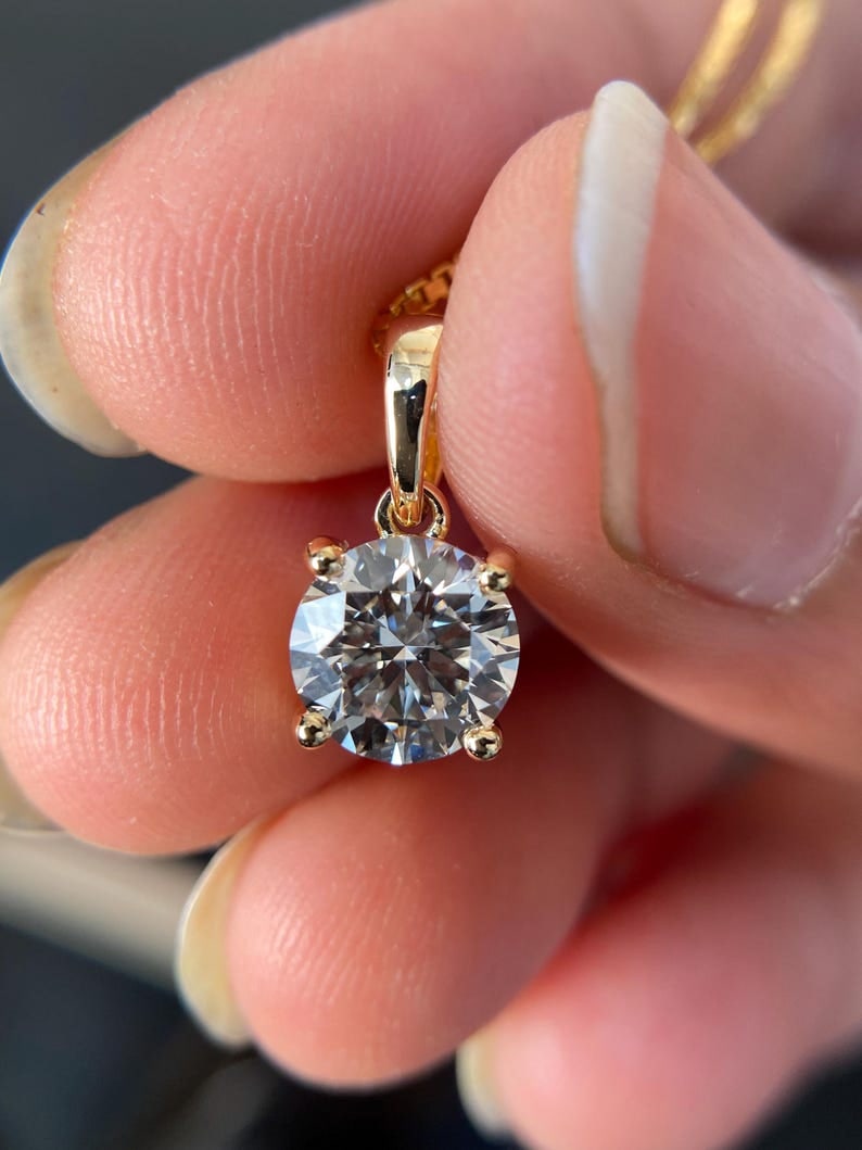 Certified 2.50 Carat Round Cut D VVS1 Lab Grown Diamond Pendant 14KT Solid Yellow Gold: Certified 2.50 Carat Round Cut D VVS1 Lab Grown Diamond Pendant 14KT Solid Yellow Gold