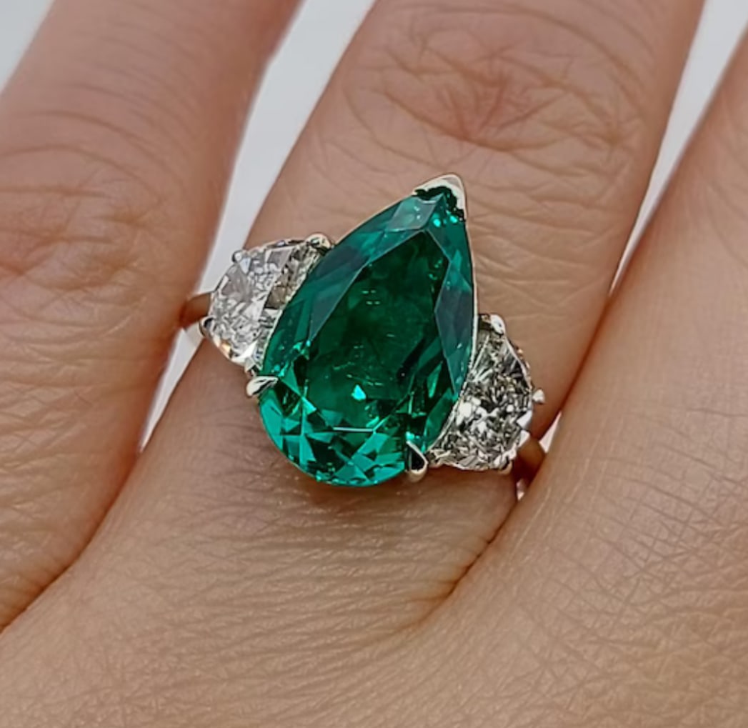 Certified 10 Carat Pear Cut Lab Grown Green Emerald Engagement Ring 14KT Solid White Gold: Certified 10 Carat Pear Cut Lab Grown Green Emerald Engagement Ring 14KT Solid White Gold - Ring Size US - 6.5 - Side stone 0.80 Ct Lab Grown Diamonds D vs1 - Fancy Cut