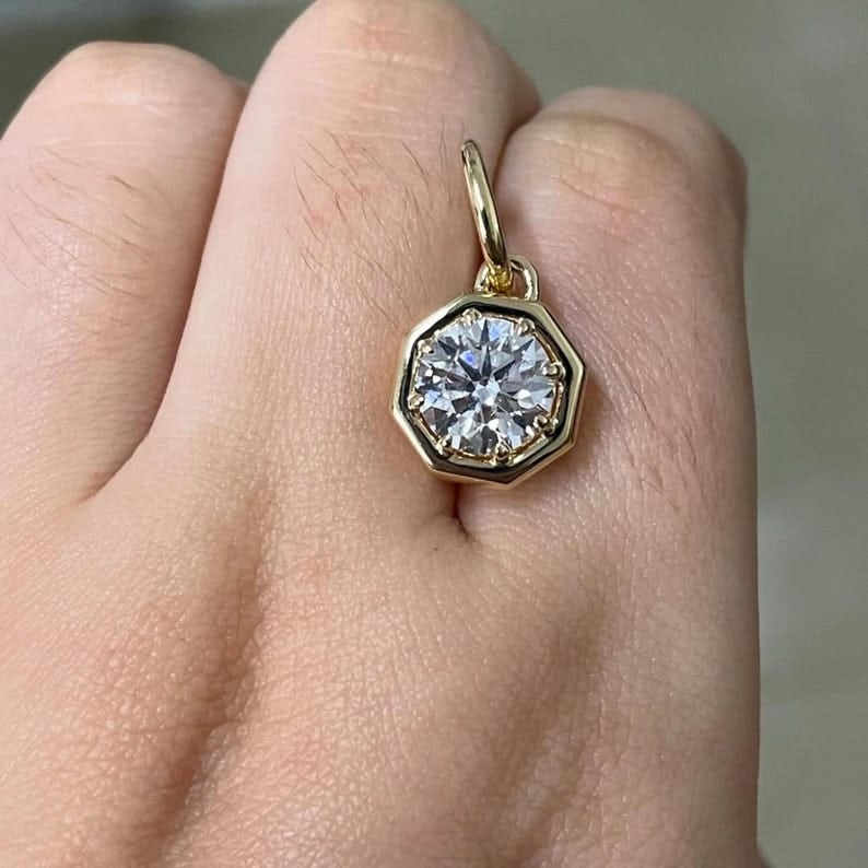 Certified 2 Ct - Round Cut Lab Grown Diamond D VVS1 Pendant 14KT Solid Yellow Gold: Certified 2 Ct - Round Cut Lab Grown Diamond D VVS1 Pendant 14KT Solid Yellow Gold