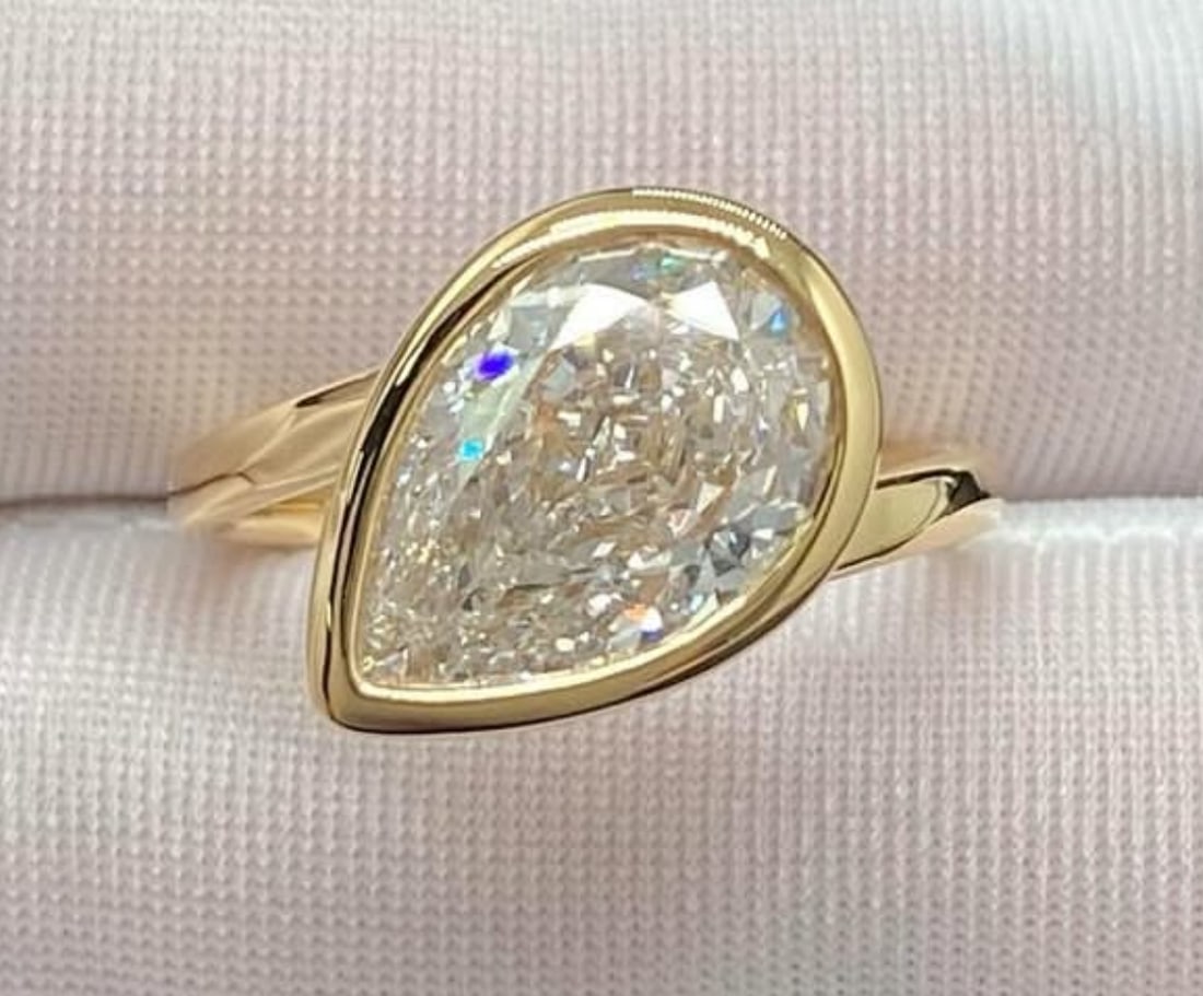 Certified 4.5 Ct Pear Cut Lab Grown Diamond D VVS1 Engagement Ring 14KT Solid White Gold: Certified 4.5 Ct Pear Cut Lab Grown Diamond D VVS1 Engagement Ring 14KT Solid White Gold - Ring Size US 6.5