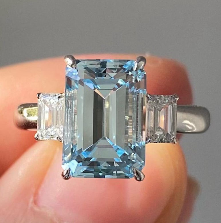 Certified 10.5 Ct -Emerald Cut Lab Grown Aquamarine & Lab Grown Diamond D VVS1 Engagement Ring: Certified 10.5 Ct -Emerald Cut Aquamarine & Lab Grown Diamond D VVS1 Engagement Ring 14KT Solid White Gold - Ring Sze 6 - Side stone 0.80 Ct Lab Grown Diamonds D vs1 - Round Cut