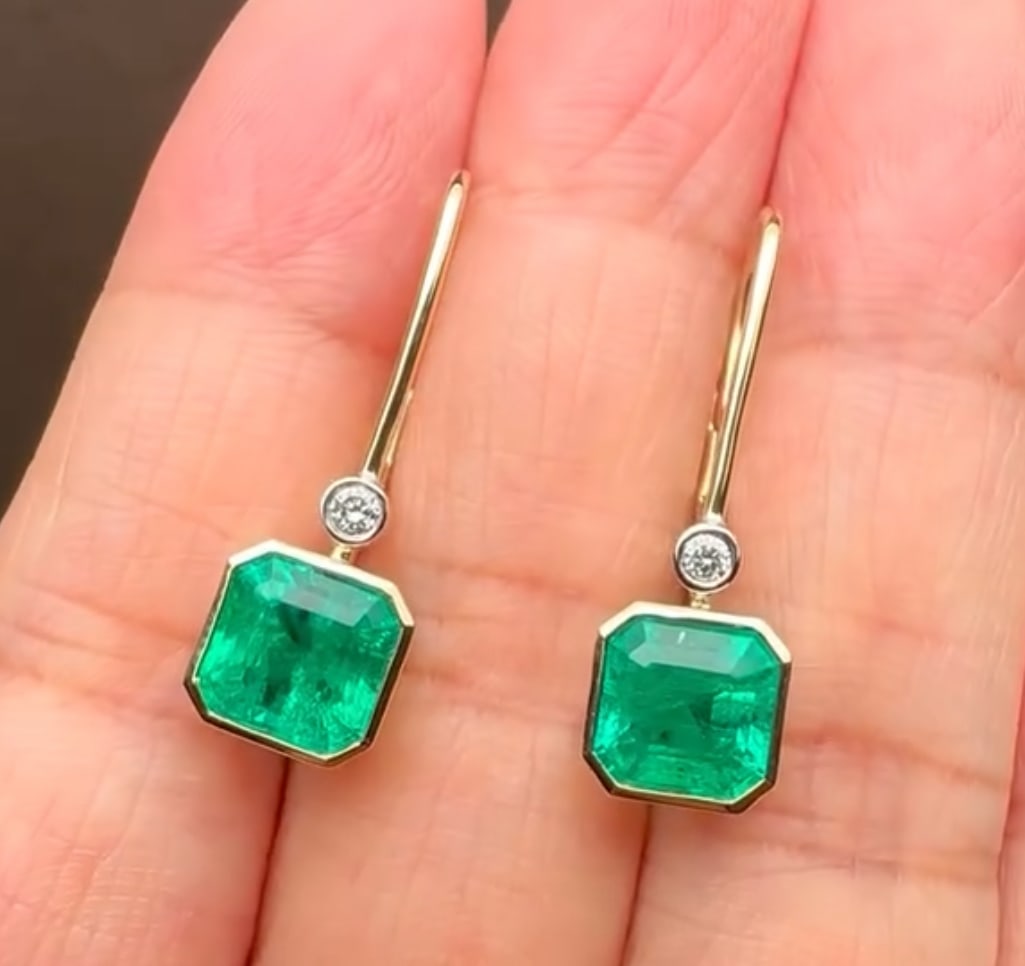 Certified 8 Ct - Asscher Cut Lab Grown Green Emerald & Lab Grown Diamond D VVS1 Earrings 14KT Solid: Certified 8 Ct - Asscher Cut Lab Grown Green Emerald & Lab Grown Diamond D VVS1 Earrings 14KT Solid White Gold - Side stone 0.60 Ct Lab Grown Diamonds D vs1 - Round Cut