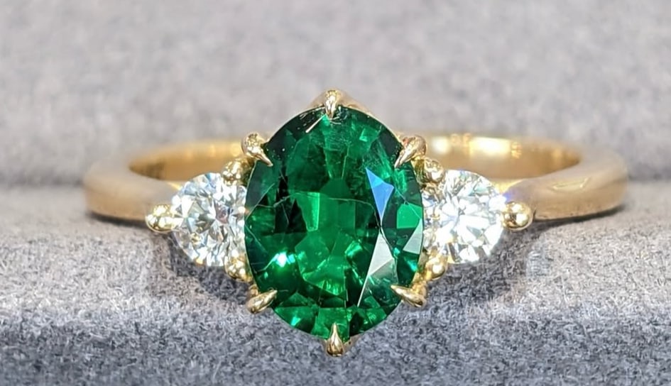 Certified 5 Ct - Oval Cut Lab Grown Green Emearld & Lab Grown Diamond D VVS1 Engagement Ring 14KT: Certified 5 Ct - Oval Cut Lab Grown Green Emearld & Lab Grown Diamond D VVS1 Engagement Ring 14KT Solid Yellow Gold - Ring Size US - 7 - Side stone 0.60 Ct Lab Grown Diamonds D vs1 - Round & Fancy Cut