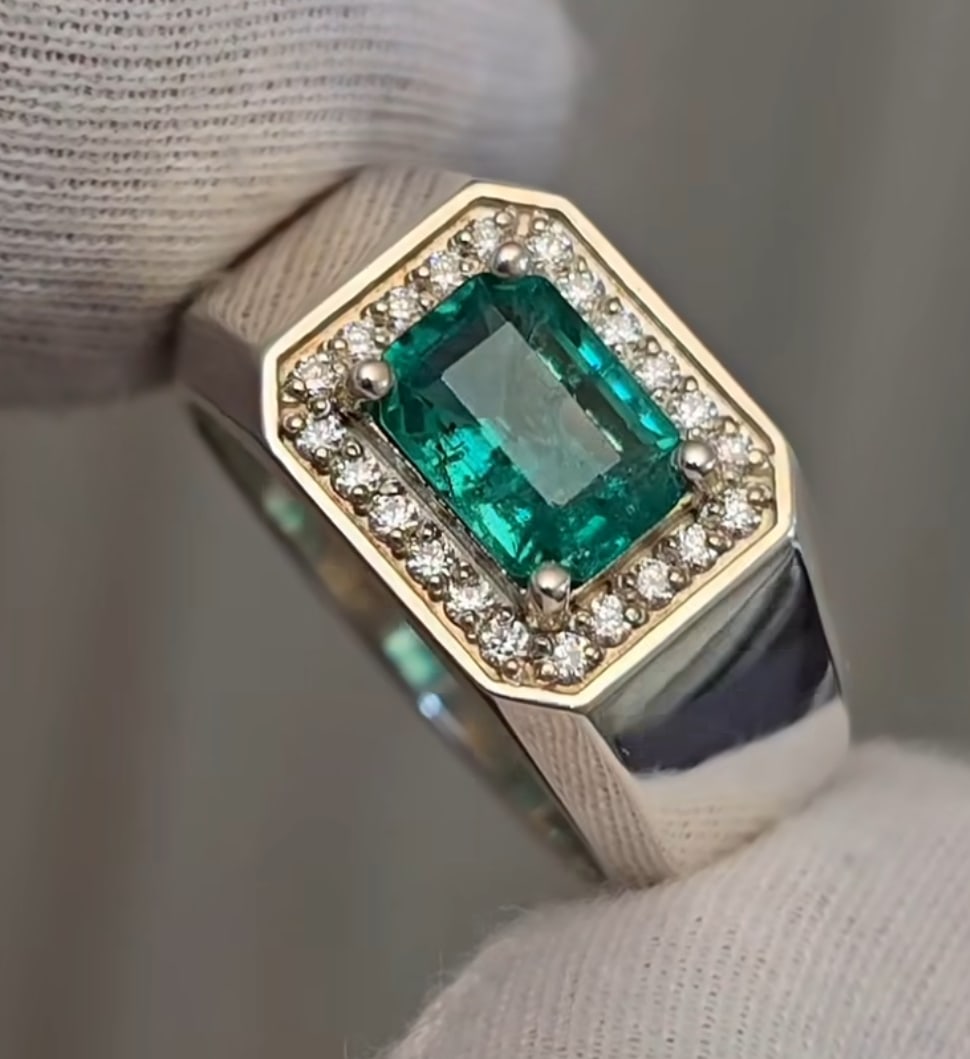 Certified 4.5 Ct - Emerald Cut Lab Grown Green Emearld & Lab Grown Diamond D VVS1 Engagement Ring: Certified 4.5 Ct - Emerald Cut Lab Grown Green Emearld & Lab Grown Diamond D VVS1 Engagement Ring 14KT Solid White Gold - 6 Side stone 0.90 Ct Lab Grown Diamonds D vs1 - Round Cut
