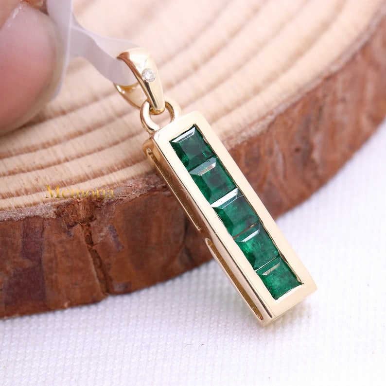 Handcrafted Vintage Sterling Silver Green Emreald Penadnt: Handcrafted Vintage Sterling Silver 2.00 ct Green Emreald Penadnt - Yellow Gold Finish