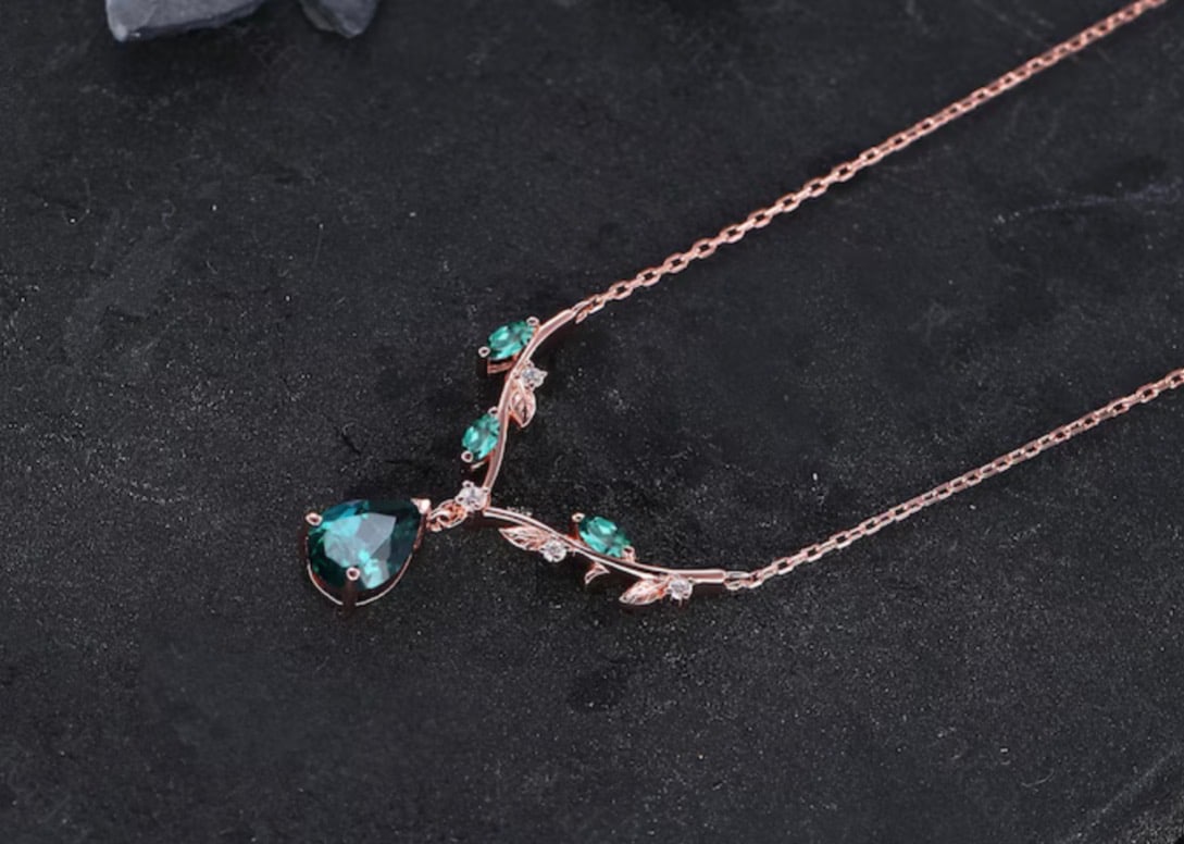 Handcrafted Vintage Sterling Silver Green Emreald Necklace: Handcrafted Vintage Sterling Silver 2.5 ct Green Emreald Necklace - Rose Gold Finish