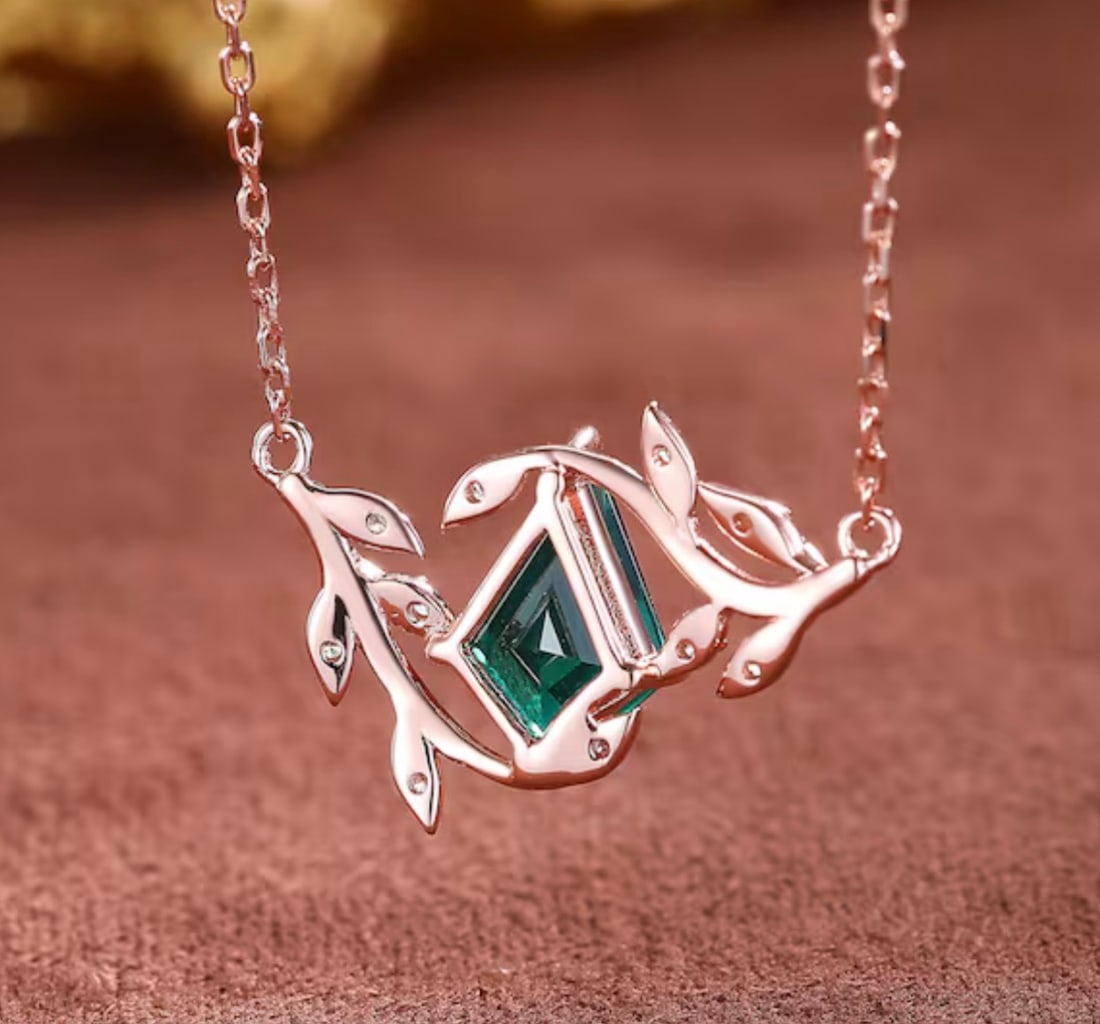 Handcrafted Vintage Sterling Silver Green Emreald Necklace: Handcrafted Vintage Sterling Silver 2.10 ct Green Emreald Necklace - Rose Gold Finish