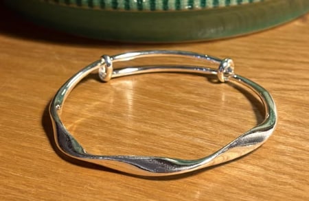 925 Sterling Twisted Womens Mobius Bangle Bracelet Silver Bracelet: 925 Sterling Twisted Womens Mobius Bangle Bracelet Silver Bracelet Adjustable Bangle Letterbox Gift for Her Womens Silver Bangle