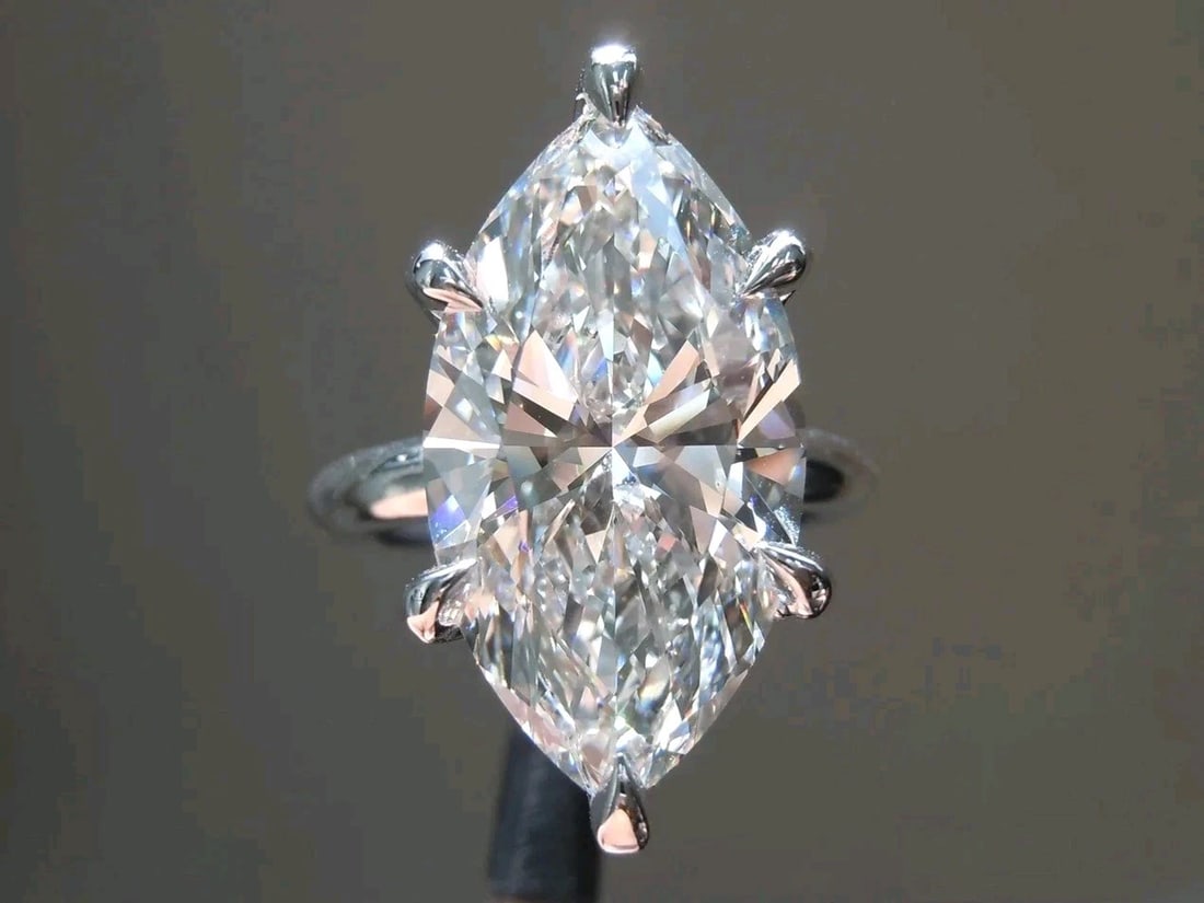Rare 20 Ct Certified Treated Off White Diamond Solitaire Ring In 925 Silver: Rare 20 Ct Certified Treated Off White Diamond Solitaire Ring In 925 Silver - Ring Szie US 7