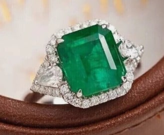 Certified 10 Carat Lab Grown Emerald 925 Silver Engagement Ring: Certified 10 Carat Lab Grown Emerald 925 Silver Engagement Ring - Ring Szie US 6.5