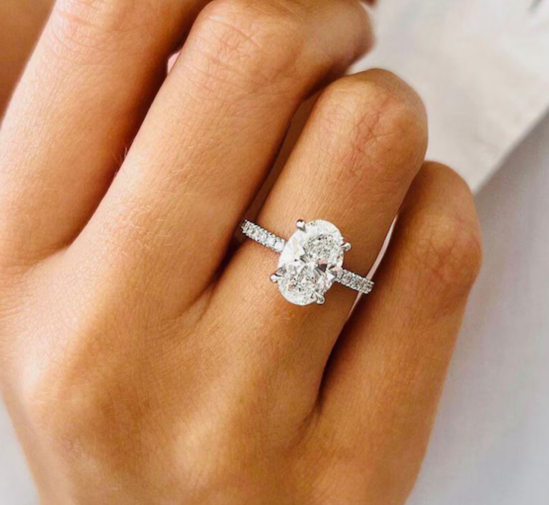Certified 1.5 Carat Oval Cut D VVS1 Lab Grown Diamond Engagement Ring 14KT Solid White Gold: Certified 1.5 Carat Oval Cut D VVS1 Lab Grown Diamond Engagement Ring 14KT Solid White Gold -Ring Szie US 7 - Side stone 0.40 Ct Lab Grown Diamonds D vs1 - Round Cut