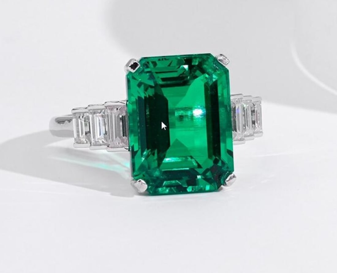Certified 12.5 Carat Emerald Cut Lab Grown Green Emerald Engagement Ring 14KT Solid White Gold: Certified 12.5 Carat Emerald Cut Lab Grown Green Emerald Engagement Ring 14KT Solid White Gold - Ring Size US 7 - Side stone 0.90 Ct Lab Grown Diamonds D vs1 - Fancy Cut