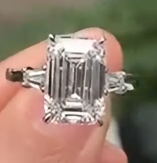 Certified 9.00 Carat Emerald Cut Lab Grown Diamond D VVS1 Engagement Ring 14KT Solid White Gold: Certified 9.00 Carat Emerald Cut Lab Grown Diamond D VVS1 Engagement Ring 14KT Solid White Gold - 6 - Side stone 0.50 Ct Lab Grown Diamonds D vs1 - Fancy Cut