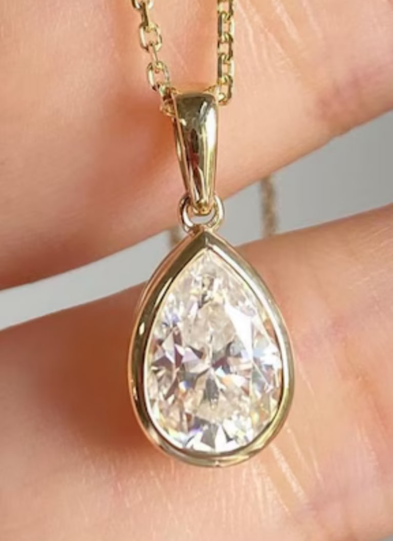 Certified 2.50 Ct - Pear Cut Lab Grown Diamond D VVS1 Pendant 14KT Solid Yellow Gold: Certified 2.50 Ct - Pear Cut Lab Grown Diamond D VVS1 Pendant 14KT Solid Yellow Gold