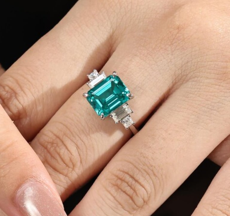 Certified 4.5 Emerald Cut Lab Grown Green Emerald Engagement Ring 14KT Solid White Gold: Certified 4.5 Emerald Cut Lab Grown Green Emerald Engagement Ring 14KT Solid White Gold - Ring Szie 6 - Side stone 0.70 Ct Lab Grown Diamonds D vs1 - Fancy Cut