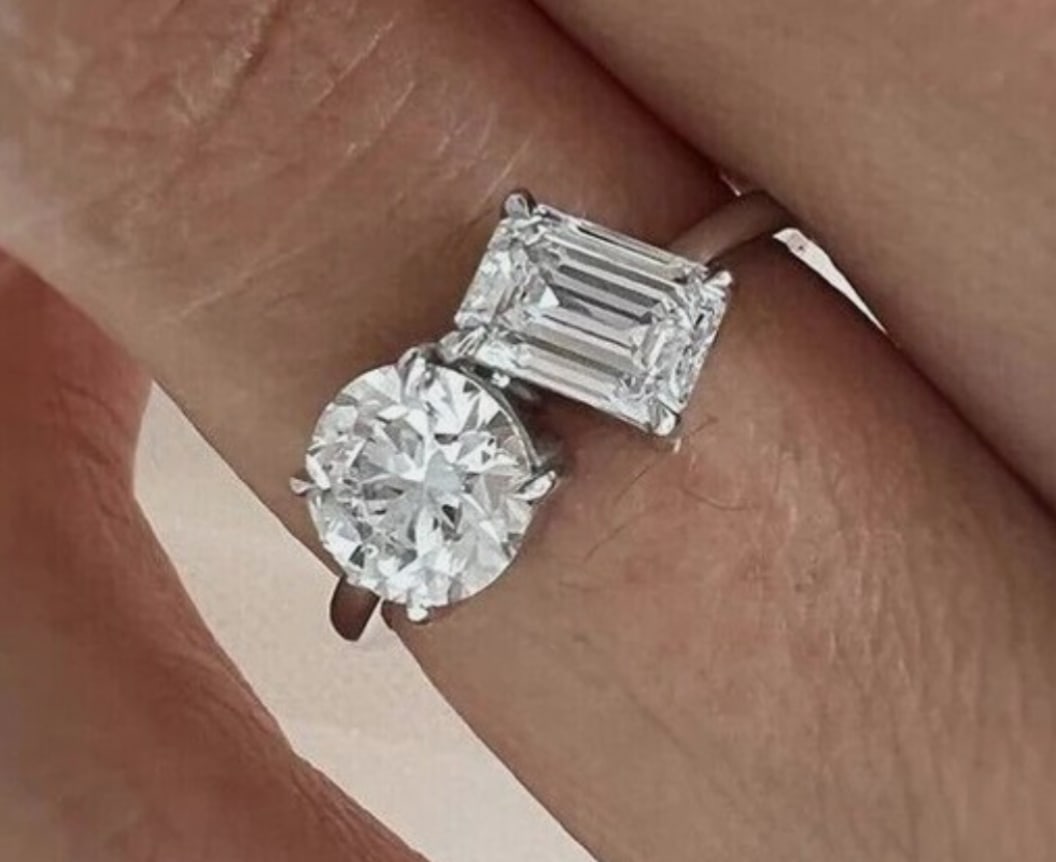 Certified 3 Ct Emerald & Round Cut Lab Grown Diamond D VVS1 Engagement Ring 14KT Solid White Gold: Certified 3 Ct Emerald & Round Cut Lab Grown Diamond D VVS1 Engagement Ring 14KT Solid White Gold - Ring Size US 7