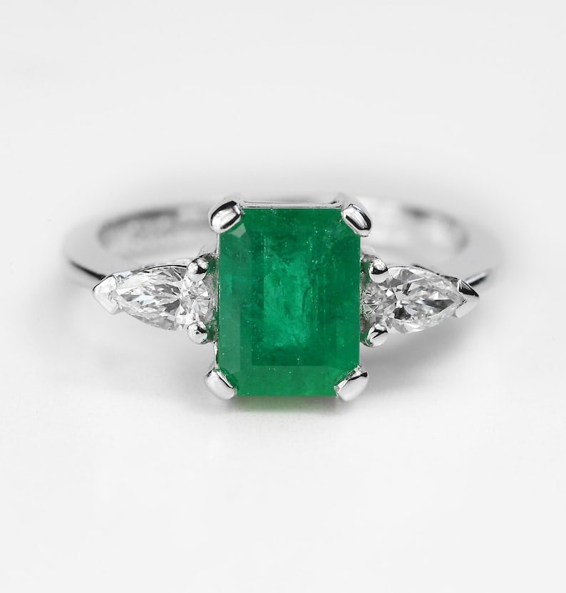 Certified 4 Ct - Emerald Cut Lab Grown Green Emearld & Lab Grown Diamond D VVS1 Engagement Ring: Certified 4 Ct - Emerald Cut Lab Grown Green Emearld & Lab Grown Diamond D VVS1 Engagement Ring 14KT Solid White Gold - Ring Size 7 - Side stone 0.60 Ct Lab Grown Diamonds D vs1 - Pear Cut