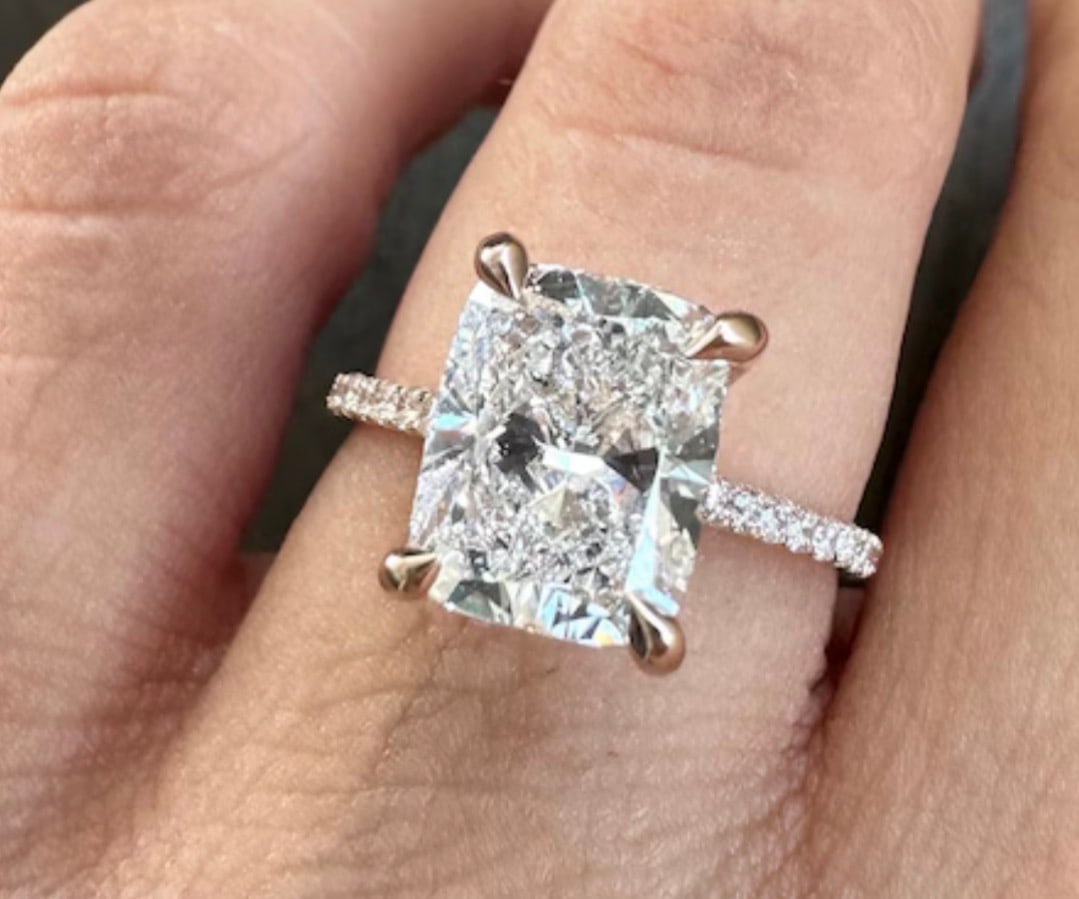 Certified 2.5 Carat Cushion Cut D VVS1 Lab Grown Diamond Rong 14KT Solid Rose Gold: Certified 2.5 Carat Cushion Cut D VVS1 Lab Grown Diamond Rong 14KT Solid Rose Gold- Side Lab Grown Diamonds 0.30 Ct VS1 E Color - Ring Size US 7