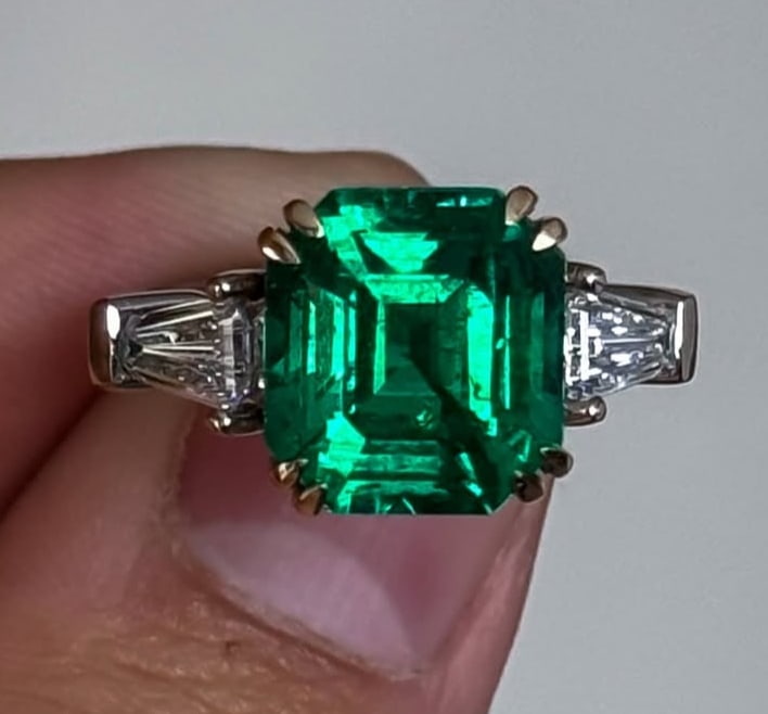 Certified 6.5 Ct - Asscher Cut Lab Grown Green Emearld & Lab Grown Diamond D VVS1 Engagement Ring: Certified 6.5 Ct - Asscher Cut Lab Grown Green Emearld & Lab Grown Diamond D VVS1 Engagement Ring 14KT Solid White Gold - Ring Size US - 7 - Side stone 0.60 Ct Lab Grown Diamonds D vs1 - Fancy Cut
